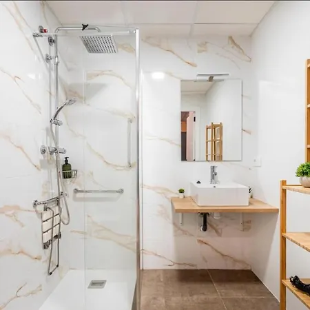 Lugre, Lovely Flat Close To Center Daire *